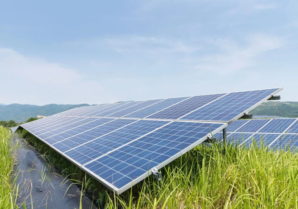 solar-power-panels-closeup-for-green-energy-on-the-hillside-1.jpg